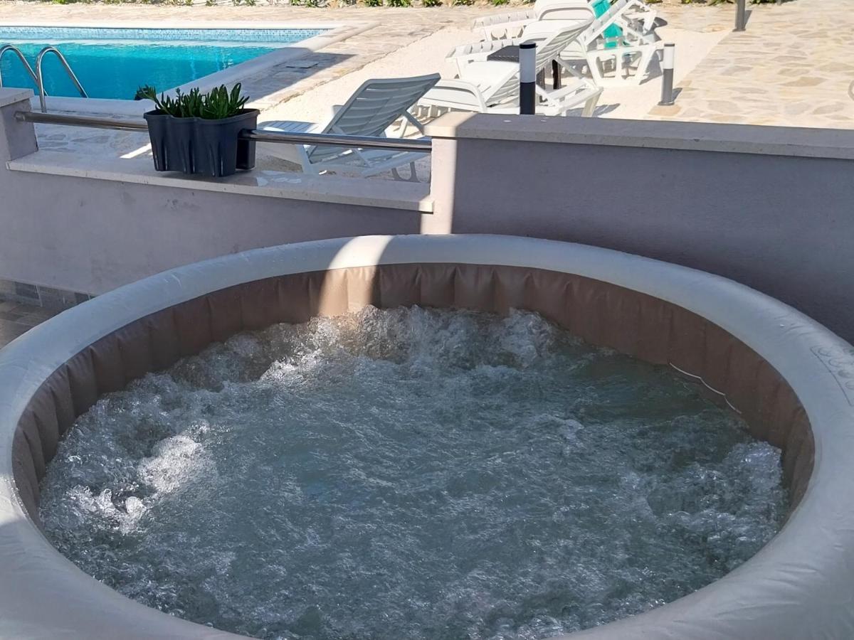Holiday House M&A&K With Swimming Pool Kaštel Štafilić 外观 照片