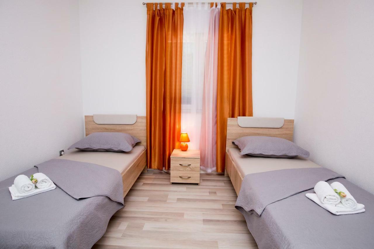 Holiday House M&A&K With Swimming Pool Kaštel Štafilić 外观 照片