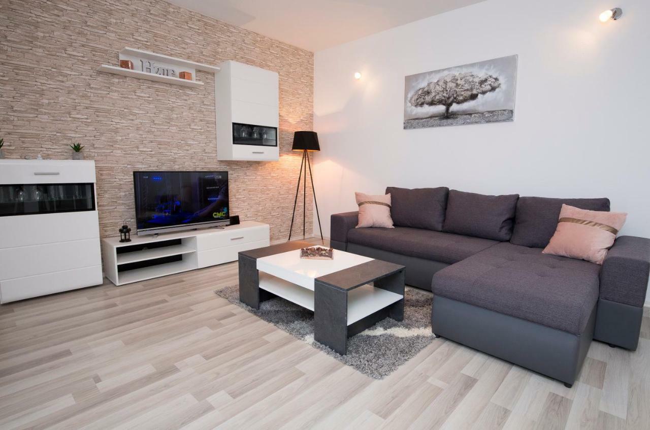 Holiday House M&A&K With Swimming Pool Kaštel Štafilić 外观 照片